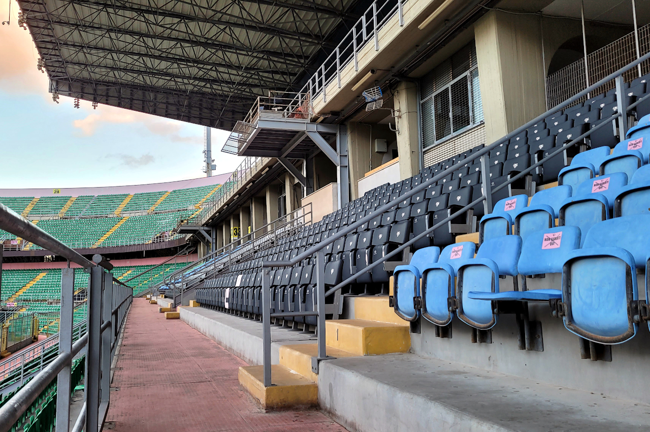 Haupttribüne des Stadio Renzo Barbera in Palermo